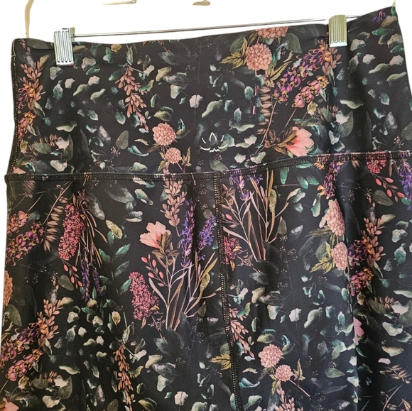 Beyond Yoga Floral High-waisted Midi Legging NWOT - Picture 4 of 6
